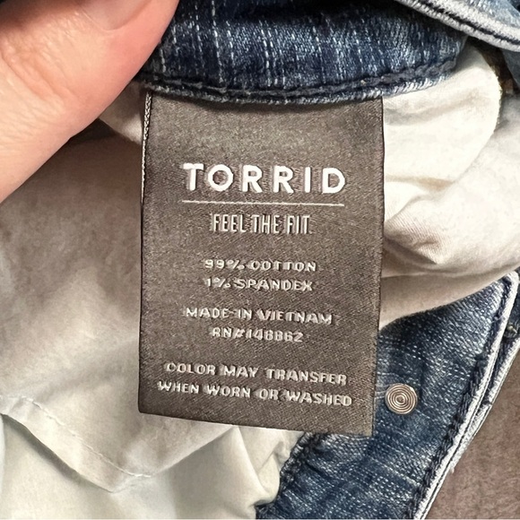 Torrid Jeans Women Plus Size 26 Crop Frayed Hem Blue Distressed Stretch Denim - Picture 7 of 8